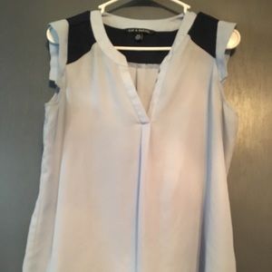 Sleeveless dress shirt